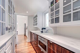 5800 La Gorce Dr in Miami Beach, FL - Building Photo - Building Photo