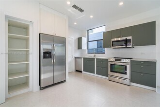 2911 SW 27th Terrace in Miami, FL - Building Photo - Building Photo