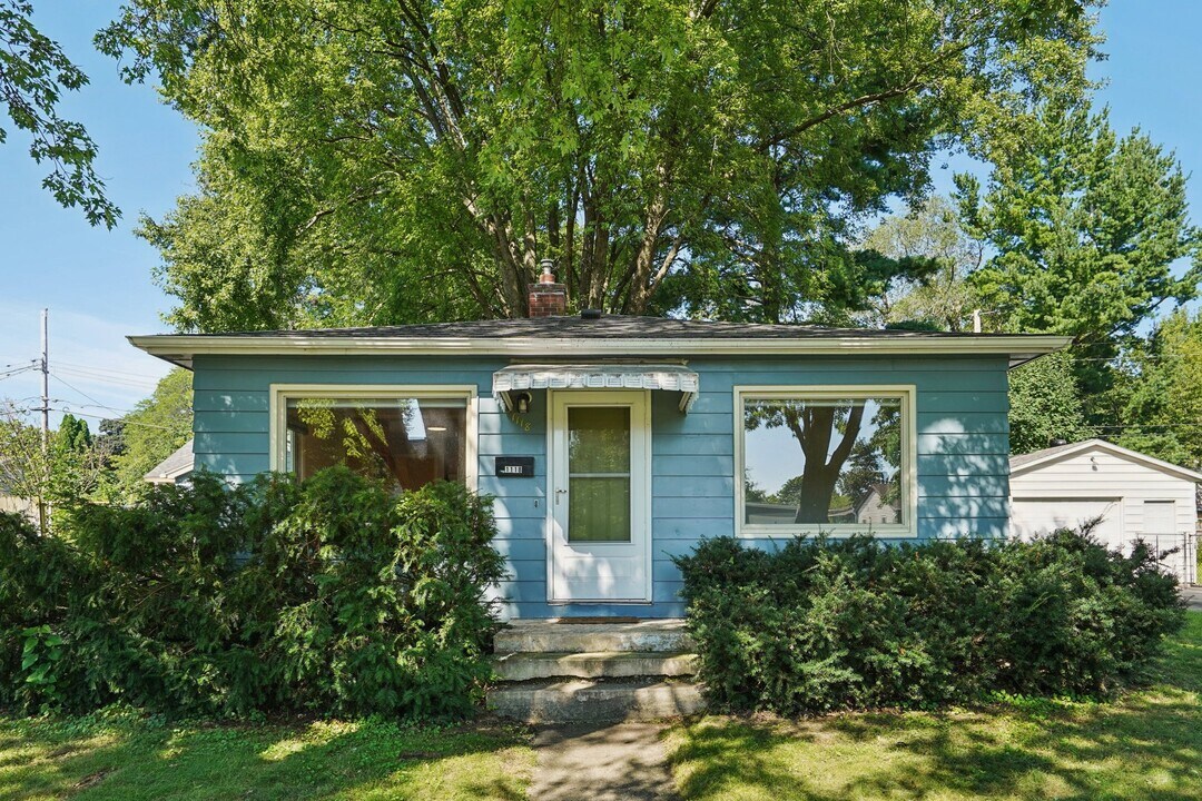 1118 Lorraine Dr in Madison, WI - Building Photo