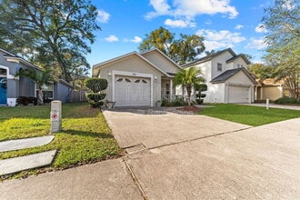 5232 Mango Fruit St in Seffner, FL - Foto de edificio - Building Photo