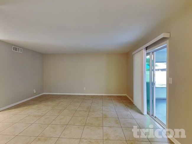 616 Leisure Ave in Tampa, FL - Foto de edificio - Building Photo