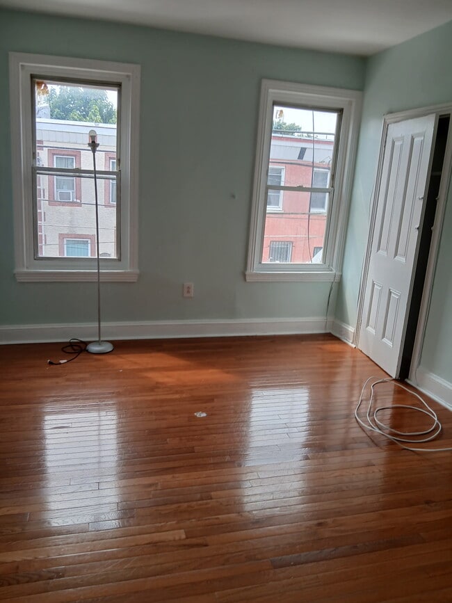 2533 N Water St, Unit 2 in Philadelphia, PA - Building Photo - Building Photo