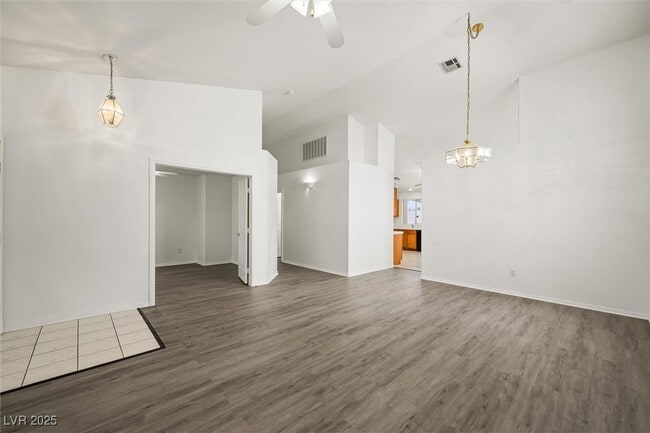 3641 Yorba Linda Dr in Las Vegas, NV - Foto de edificio - Building Photo