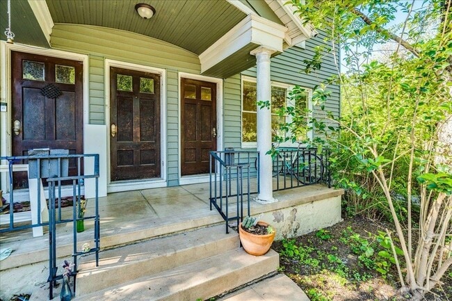 property at 1103 W 22nd St