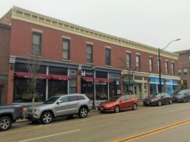 610 N Milwaukee Ave, Unit D in Libertyville, IL - Building Photo