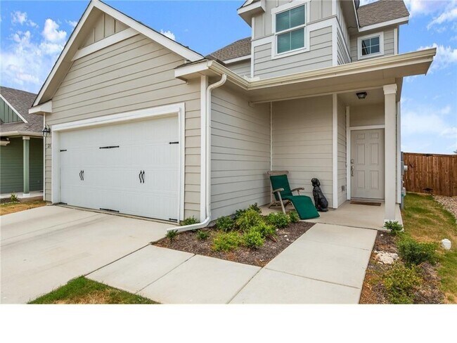 328 Majestic Cedar Ct in Liberty Hill, TX - Foto de edificio - Building Photo