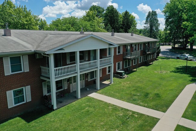 Lakewood Hills Apartments in Coralville, IA - Building Photo - Building Photo