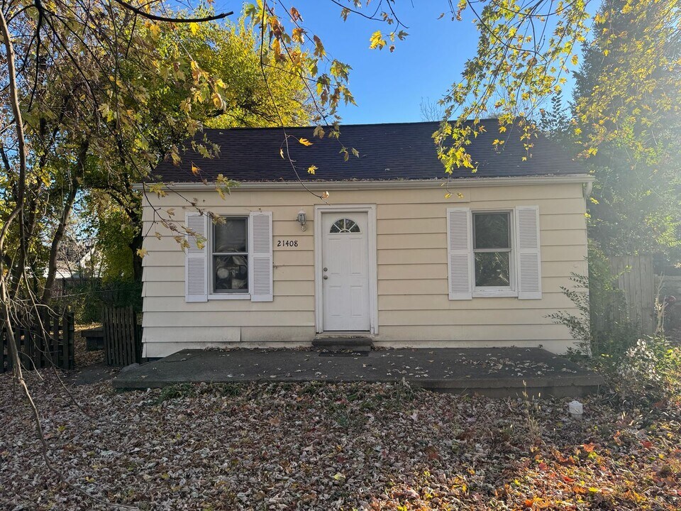 21408 Collingham Ave in Farmington Hills, MI - Building Photo
