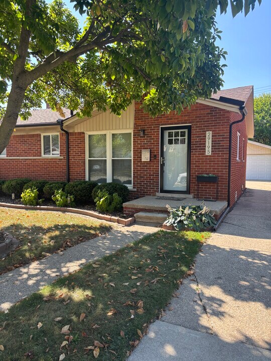 29195 Spoon Ave in Madison Heights, MI - Building Photo