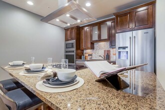 5665 San Felipe St in Houston, TX - Building Photo - Building Photo