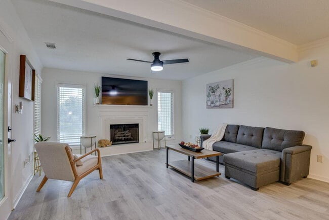 110 Riverbend Dr