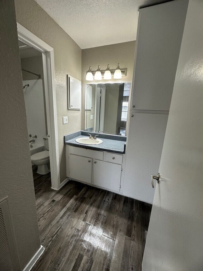 1201 Park Vista Dr in Arlington, TX - Building Photo - Building Photo