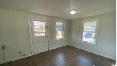 1138 Live Oak Church Rd in Selma, NC - Foto de edificio - Building Photo