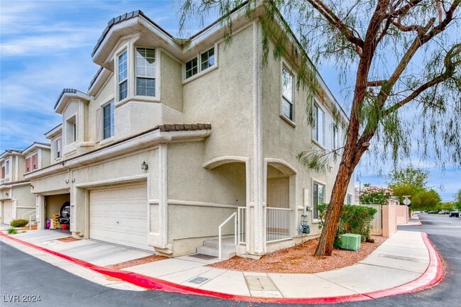 256 Hopeful Ridge Ct, Unit 415 in Henderson, NV - Foto de edificio - Building Photo