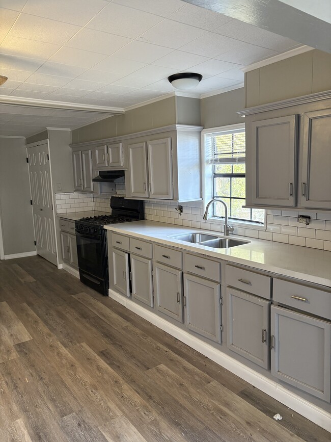 1403 Eugene St in Port Neches, TX - Building Photo - Building Photo