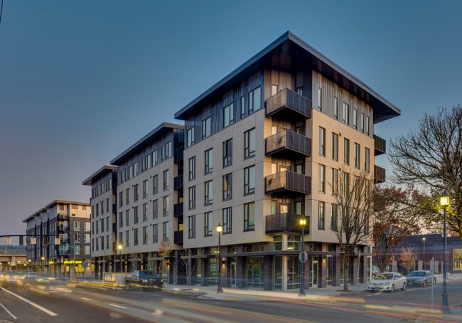 Oliver Station Apartments in Portland, OR - Foto de edificio - Building Photo