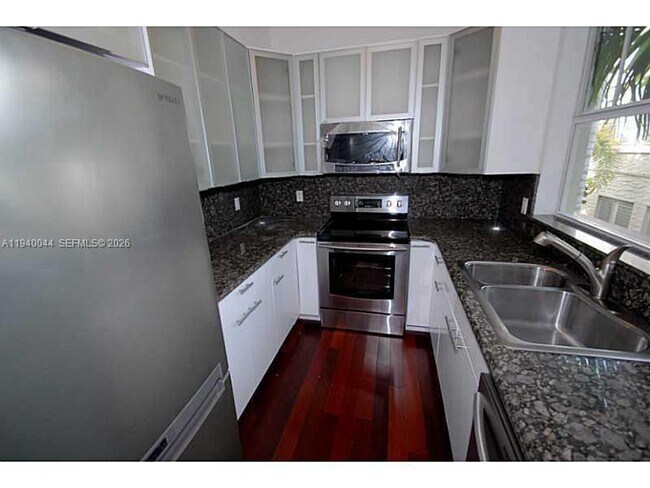 929 Meridian Ave in Miami Beach, FL - Building Photo - Building Photo