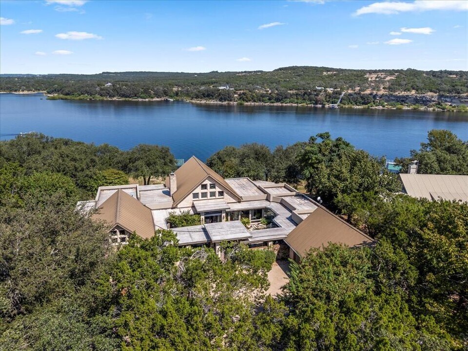 24736 Travis Lakeside Cove in Spicewood, TX - Building Photo