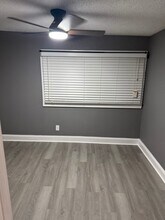 8811 Poe Dr in Town 'n' Country, FL - Foto de edificio - Building Photo