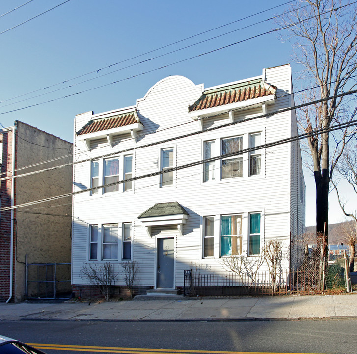 223 Hawthorne Ave in Yonkers, NY - Building Photo