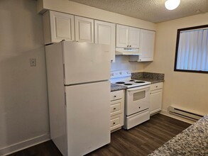 143 Connecticut Ave SE in Salem, OR - Foto de edificio - Building Photo