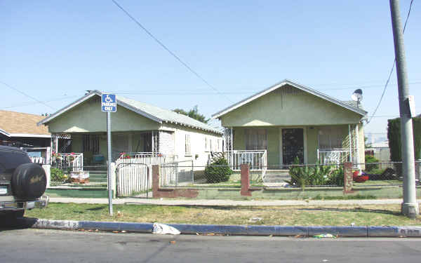 907 E 42nd St in Los Angeles, CA - Building Photo