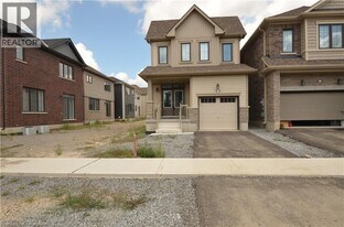 10 Heritage Wy in Thorold, ON - Building Photo