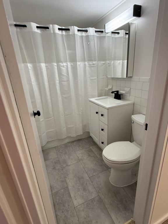 1421 Elm St in West Springfield, MA - Building Photo - Building Photo