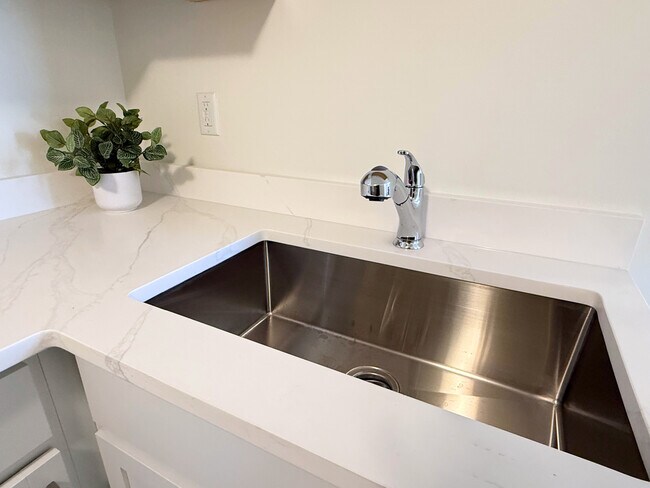 29222 Grand River Ave, Unit #5, Unit #5