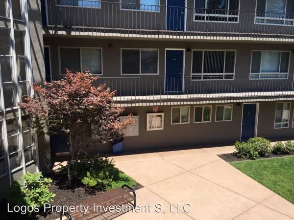 Woodside Palms in Redwood City, CA - Building Photo