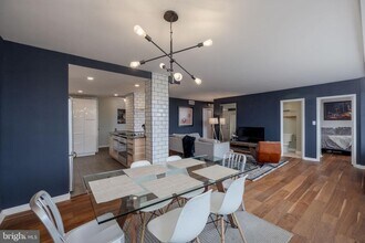 5500 Holmes Run Pkwy in Alexandria, VA - Building Photo - Building Photo