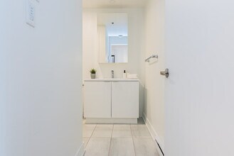 885 Boul. de Maisonneuve E, Unit SI ID1261834P in Montréal, QC - Building Photo - Building Photo