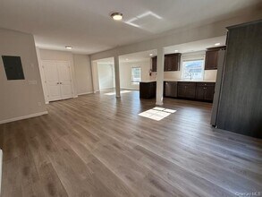 135 Cooper Rd in Fishkill, NY - Building Photo - Building Photo