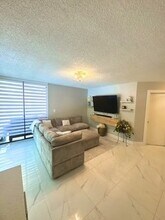 10451 W Broward Blvd, Unit 201 in Plantation, FL - Building Photo - Building Photo