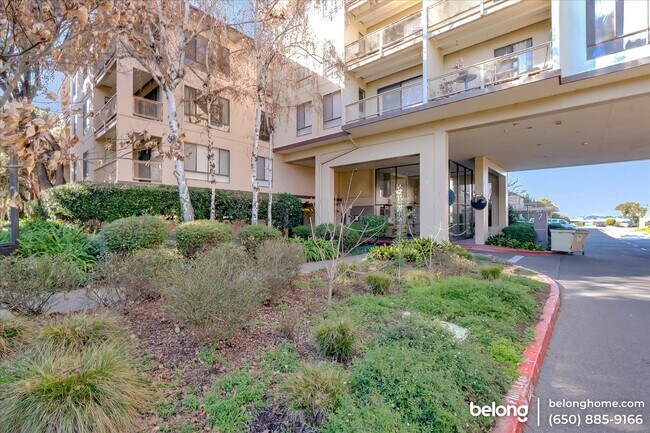 7 Commodore Dr, Unit 453 in Emeryville, CA - Building Photo - Building Photo