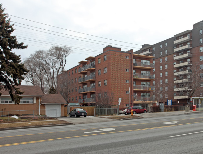 859 Kennedy Rd in Toronto, ON - Building Photo - Primary Photo