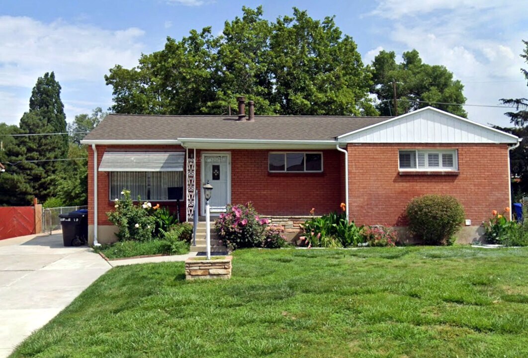 1829 E Severn Dr in Holladay, UT - Foto de edificio