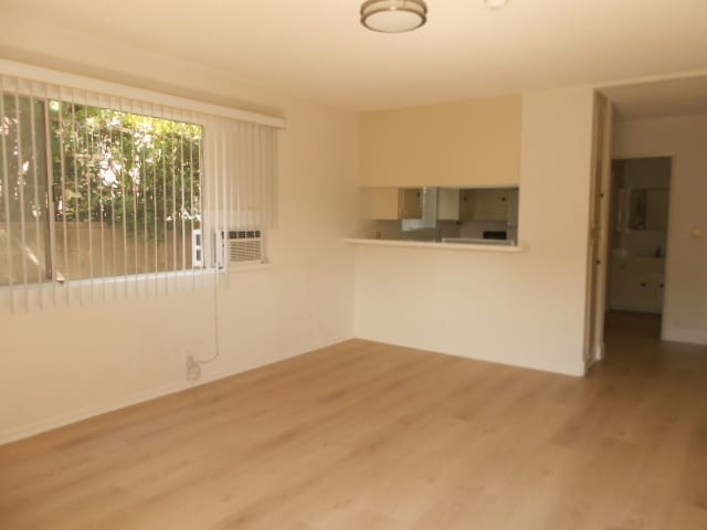 1812 Corinth Ave in Los Angeles, CA - Building Photo