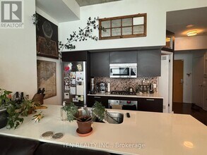 375 King St W in Toronto, ON - Building Photo - Building Photo