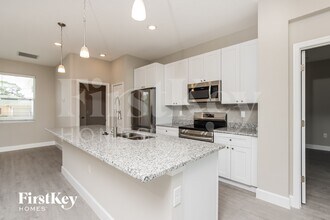 1690 San Diego St SE in Palm Bay, FL - Foto de edificio - Building Photo