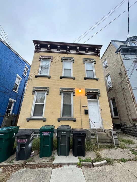 2227 Victor St in Cincinnati, OH - Building Photo