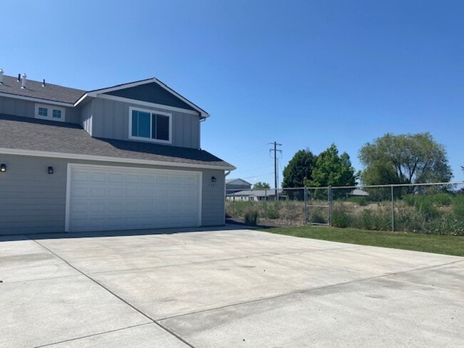 1107 N Manifold Ln in Spokane Valley, WA - Foto de edificio - Building Photo