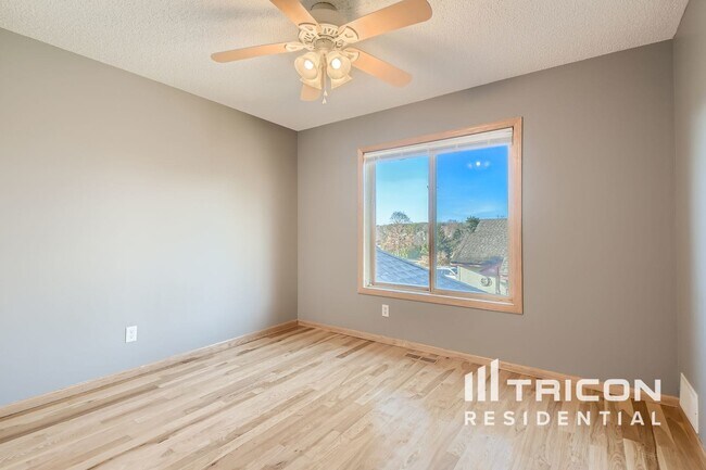 1312 Miles Ct in Ennis, TX - Building Photo - Building Photo