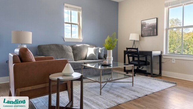 1000 Forestview Dr in Oakwood, GA - Foto de edificio - Building Photo