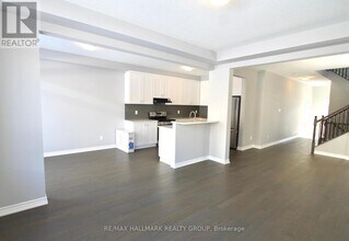 506 Flagstaff Dr in Ottawa, ON - Building Photo - Building Photo