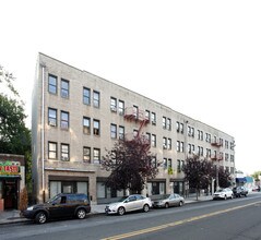 241-257 W 1st St in Mount Vernon, NY - Building Photo - Building Photo