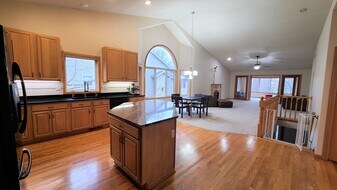 1480 Violet Ln in Eagan, MN - Building Photo