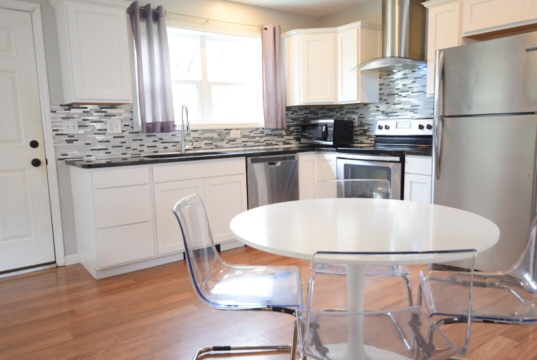 605 S Aurora St in Ithaca, NY - Building Photo