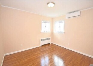 68 Willets Dr in Syosset, NY - Building Photo - Building Photo
