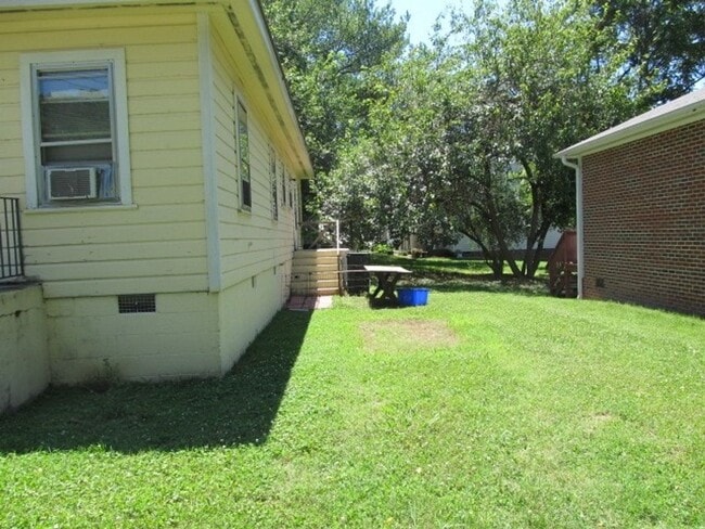 725 S Merritt Mill Rd in Chapel Hill, NC - Building Photo - Building Photo